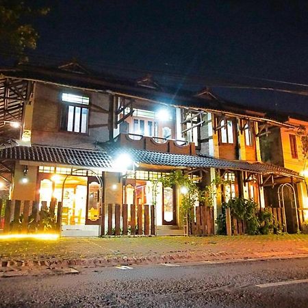 Arys Garden Hotel Yogyakarta Esterno foto