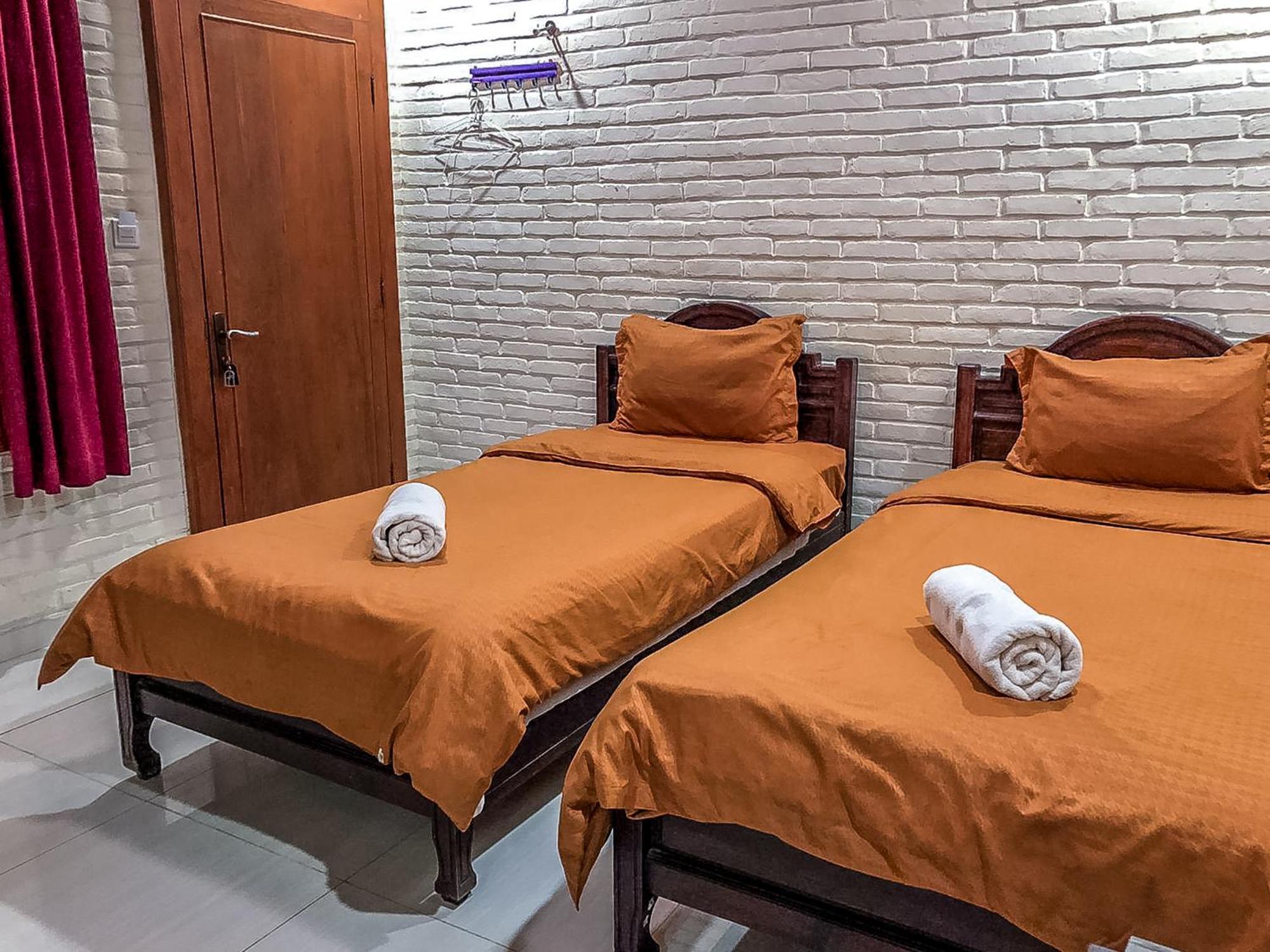 Arys Garden Hotel Yogyakarta Esterno foto