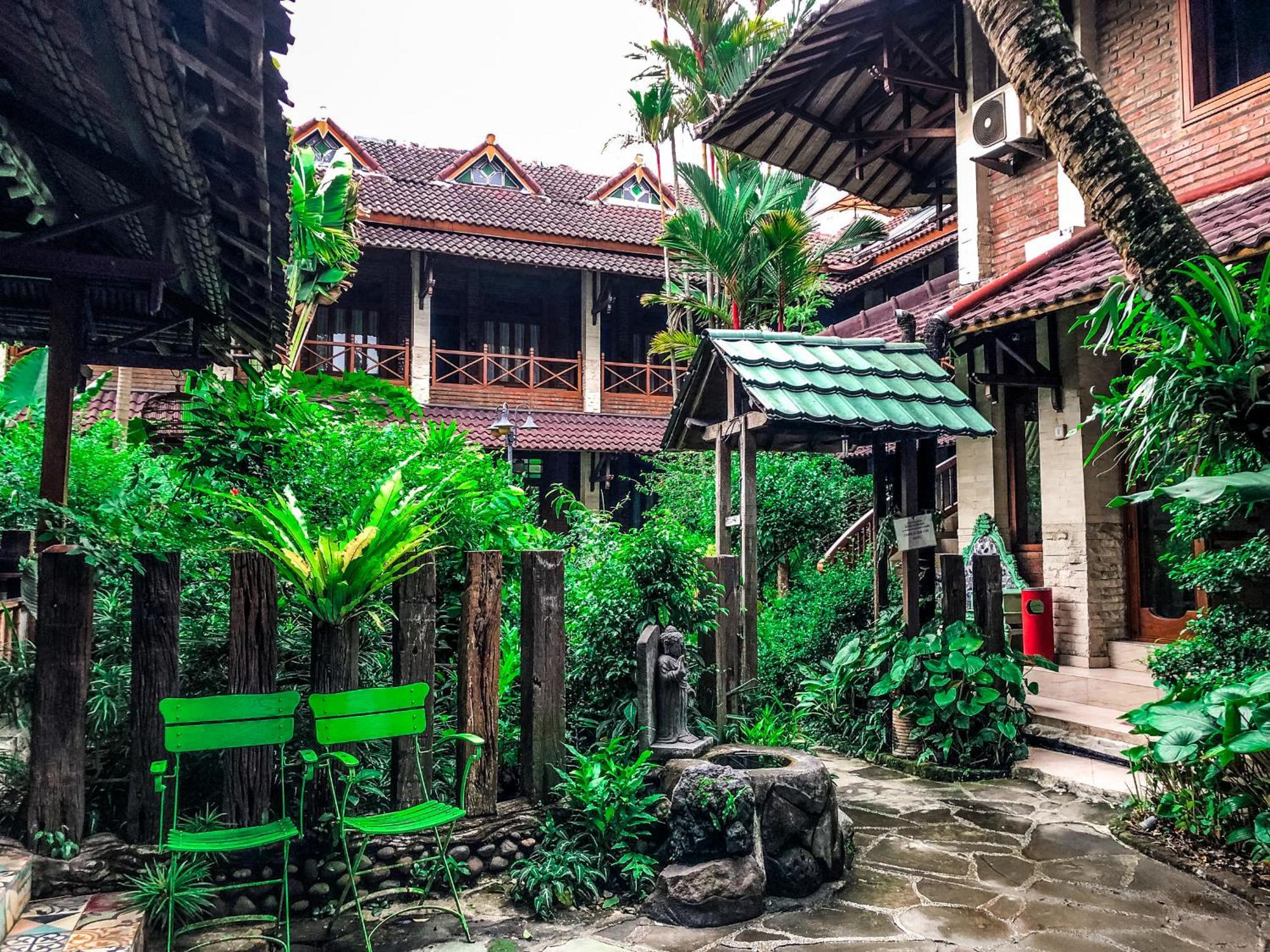 Arys Garden Hotel Yogyakarta Esterno foto