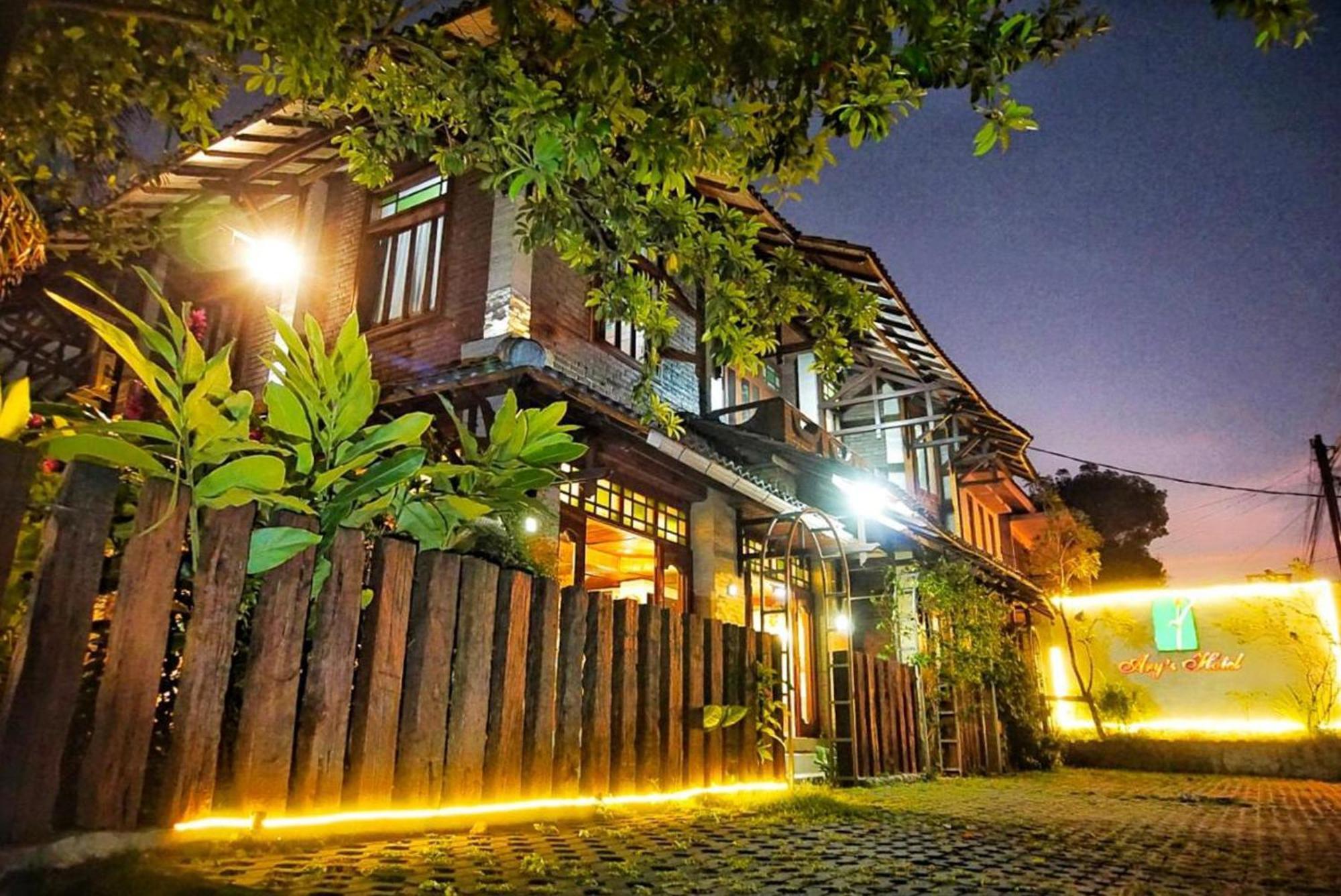 Arys Garden Hotel Yogyakarta Esterno foto