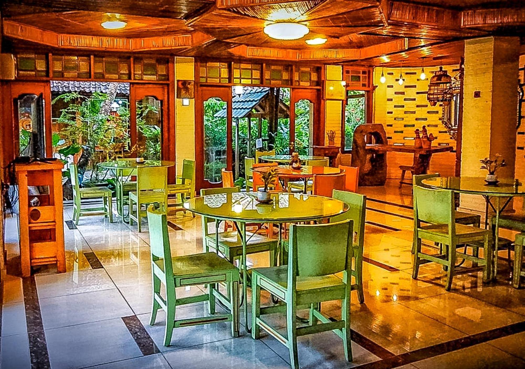 Arys Garden Hotel Yogyakarta Esterno foto