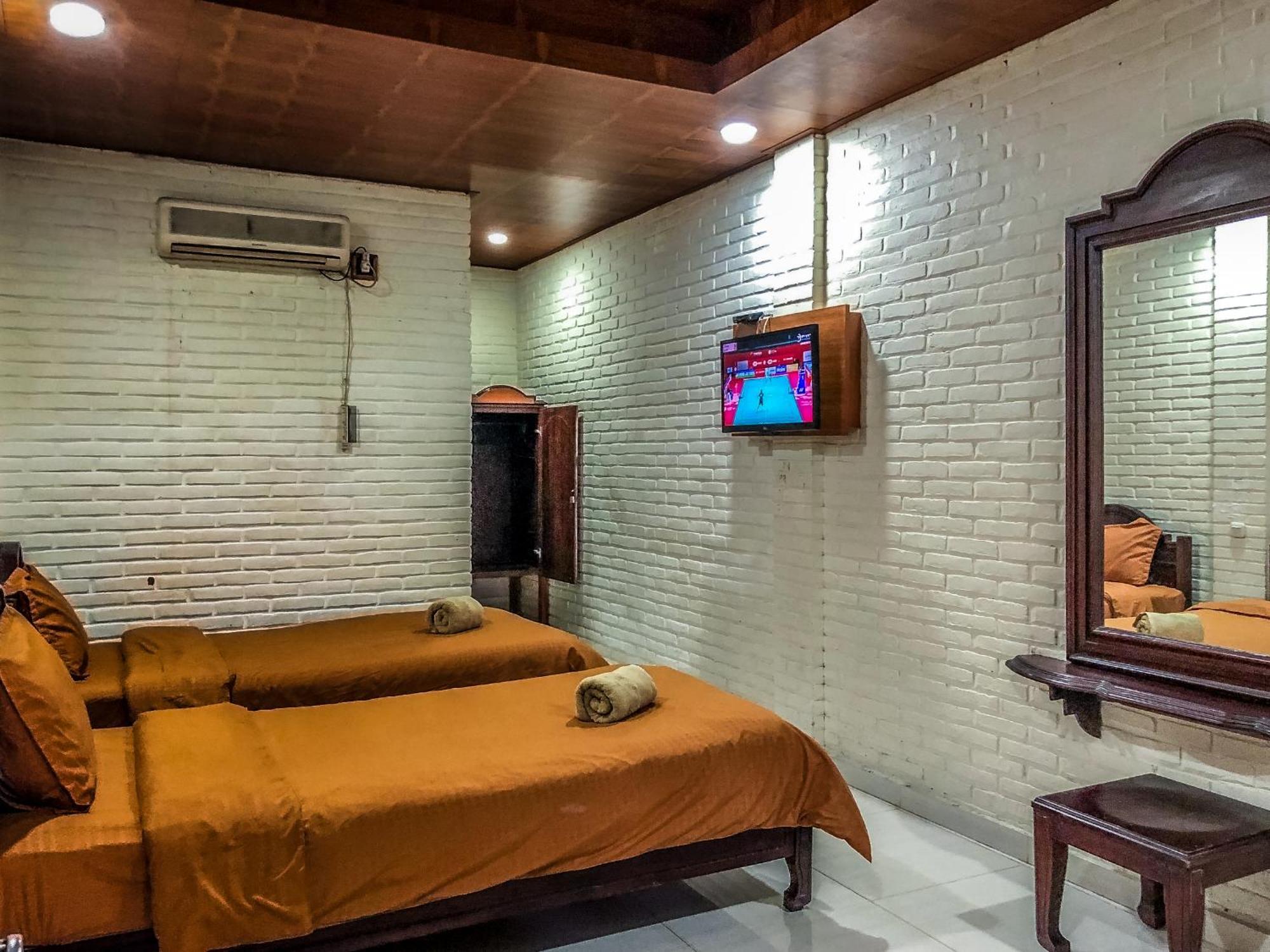Arys Garden Hotel Yogyakarta Esterno foto