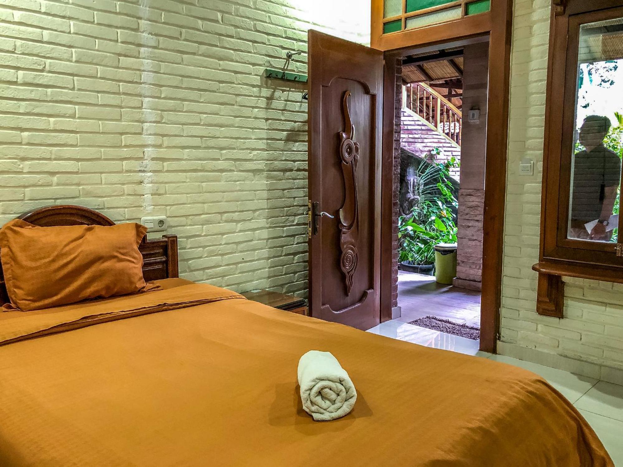Arys Garden Hotel Yogyakarta Esterno foto