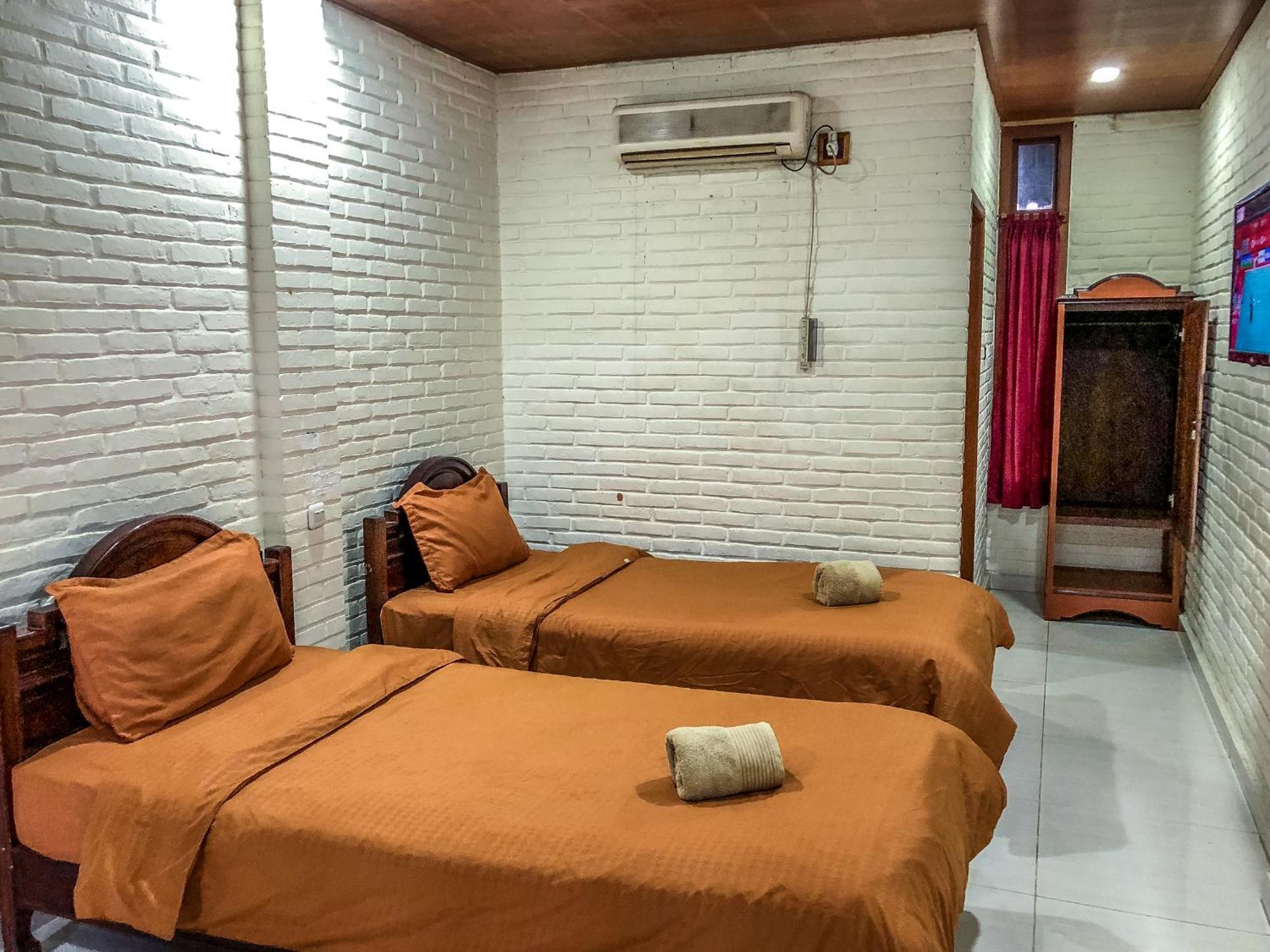 Arys Garden Hotel Yogyakarta Esterno foto
