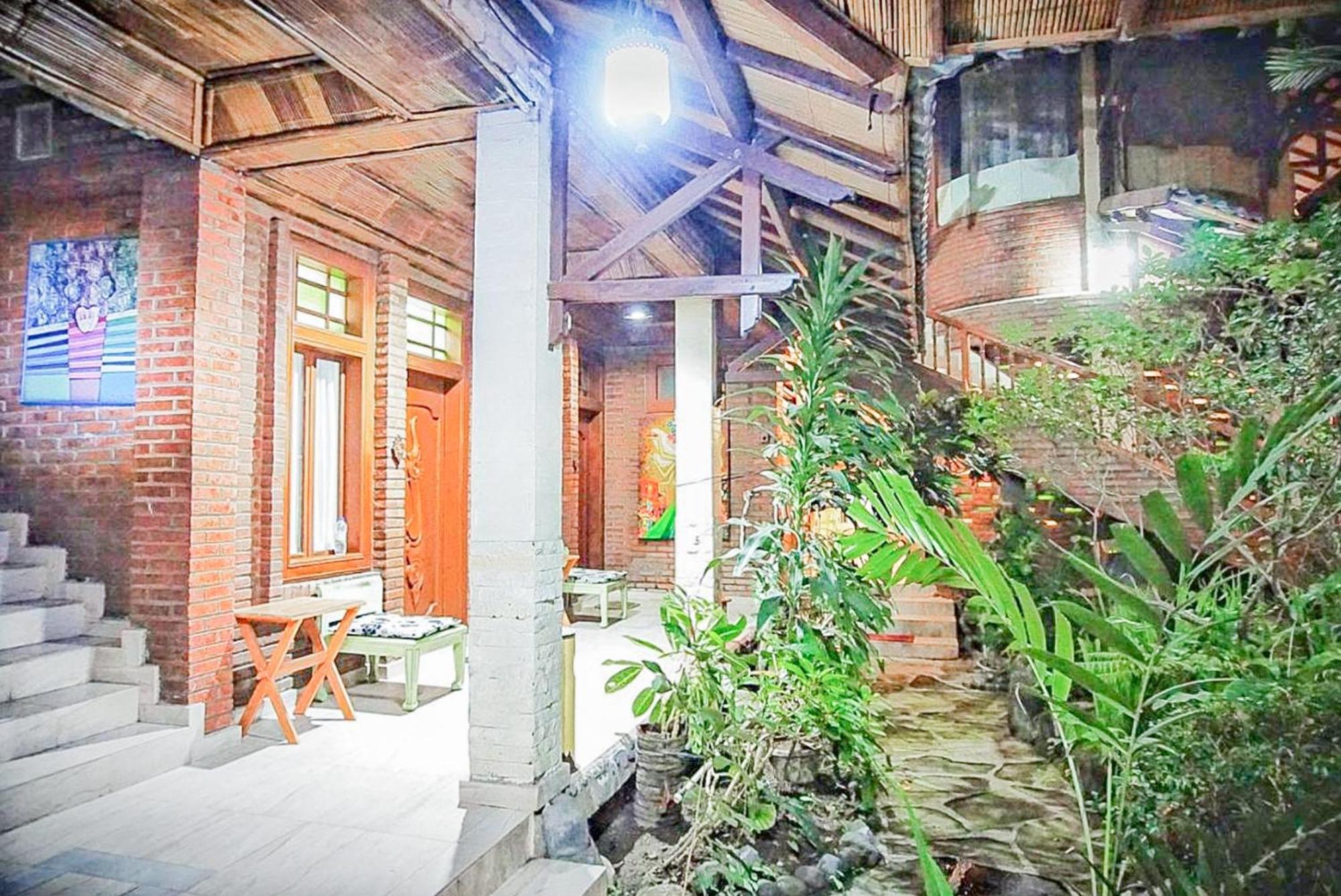 Arys Garden Hotel Yogyakarta Esterno foto