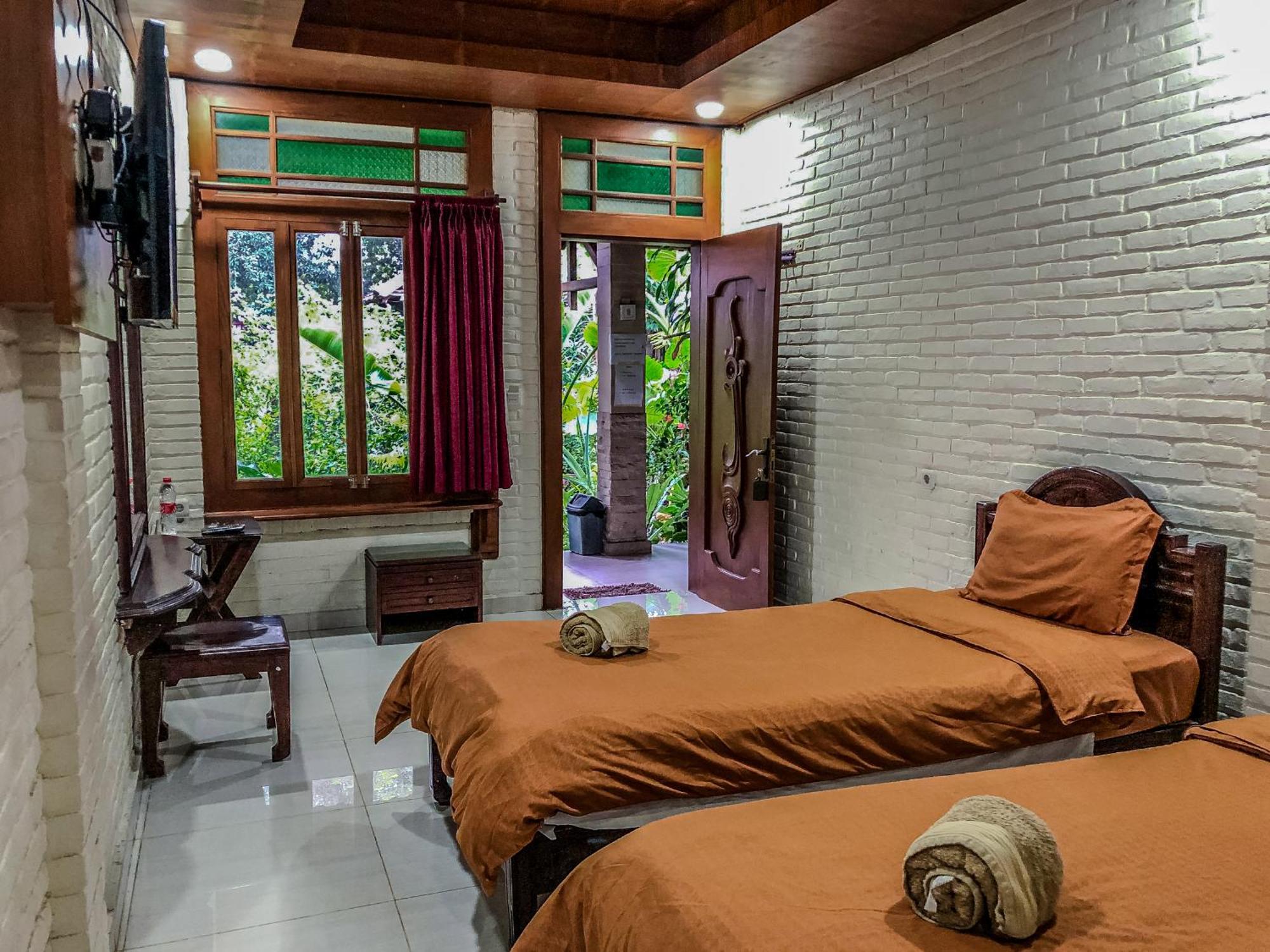 Arys Garden Hotel Yogyakarta Esterno foto