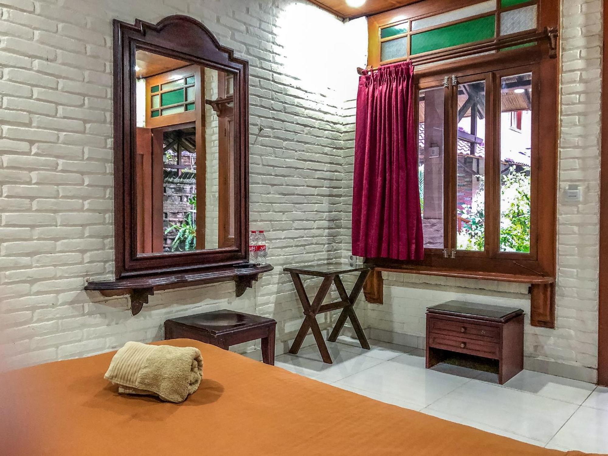 Arys Garden Hotel Yogyakarta Esterno foto