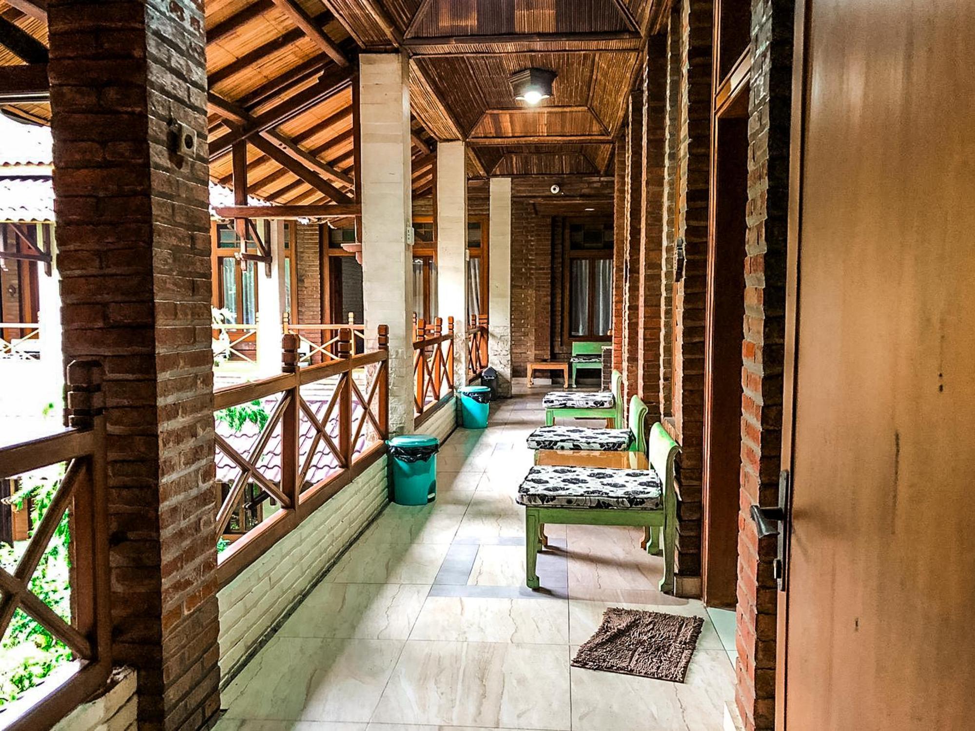 Arys Garden Hotel Yogyakarta Esterno foto