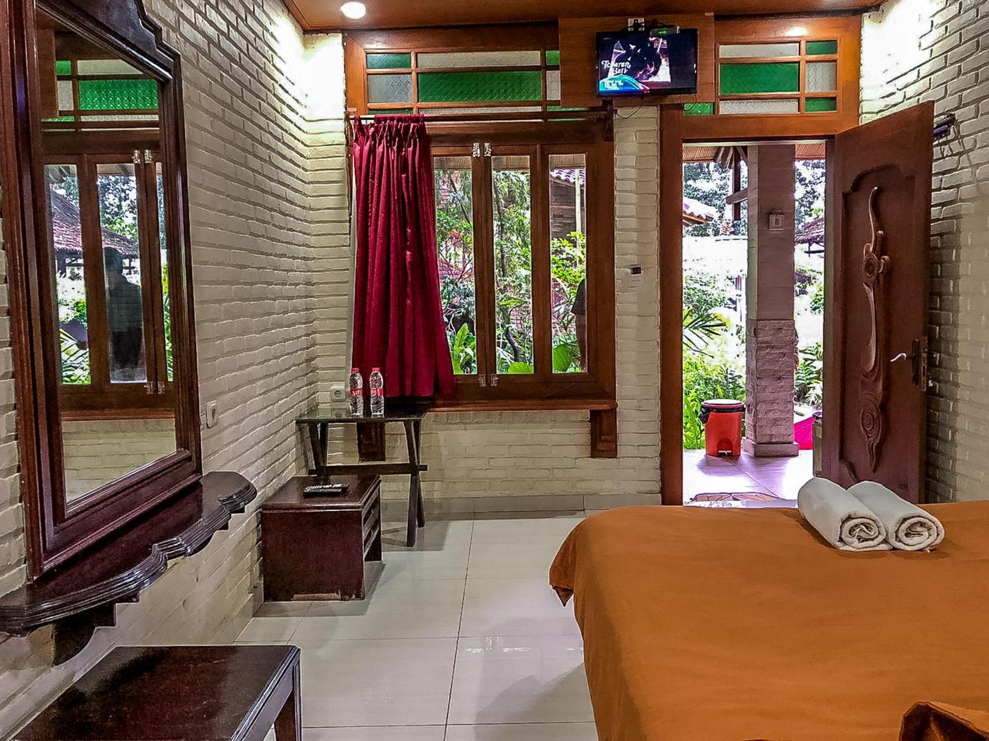 Arys Garden Hotel Yogyakarta Esterno foto