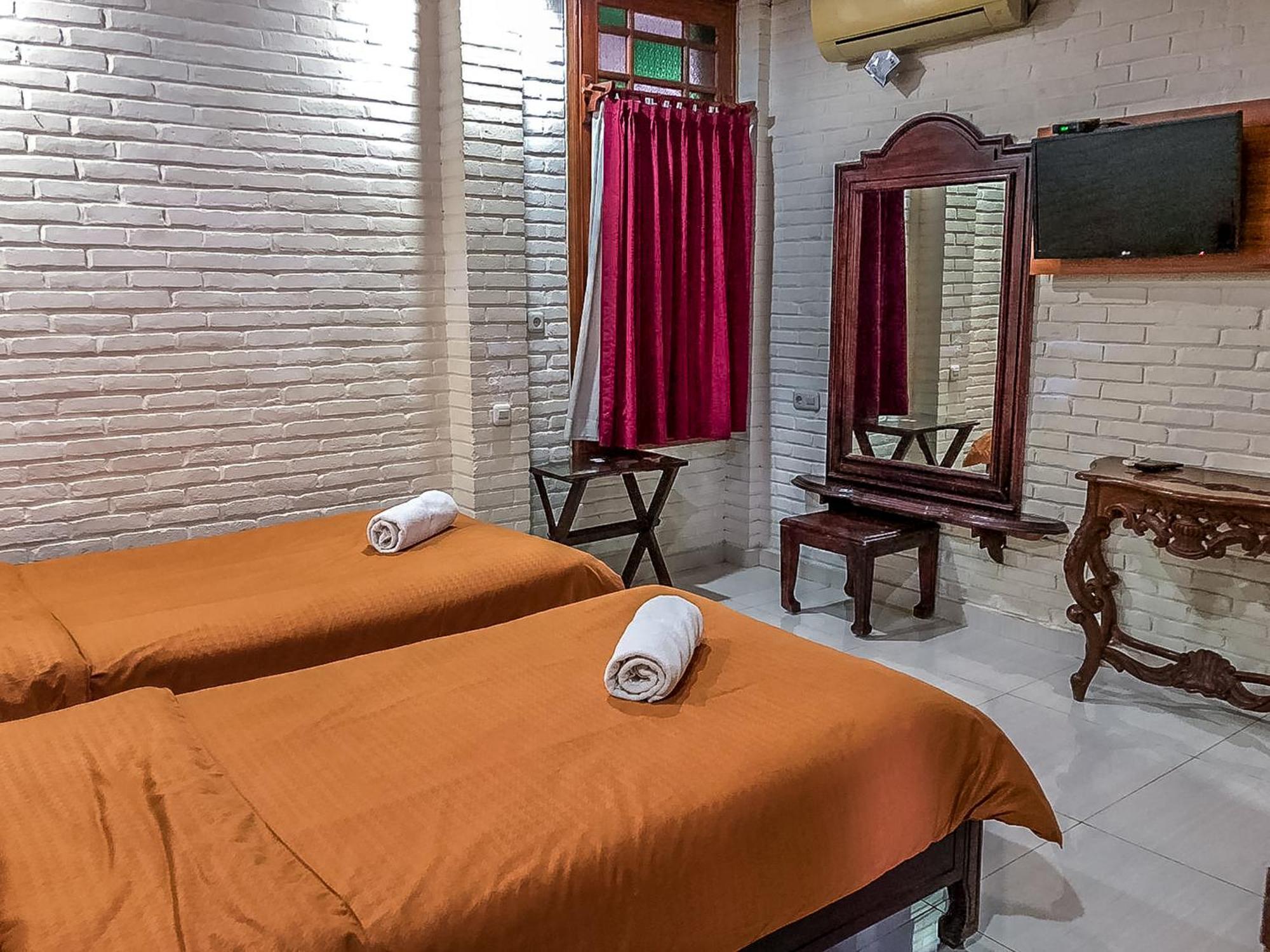 Arys Garden Hotel Yogyakarta Esterno foto